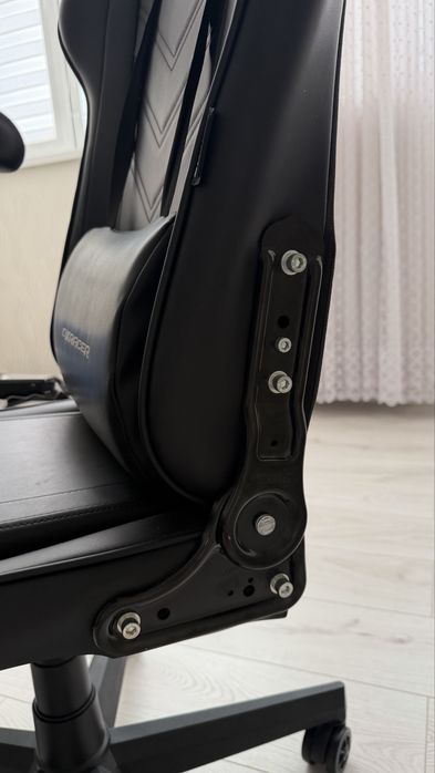 Игровое кресло DxRacer Prince