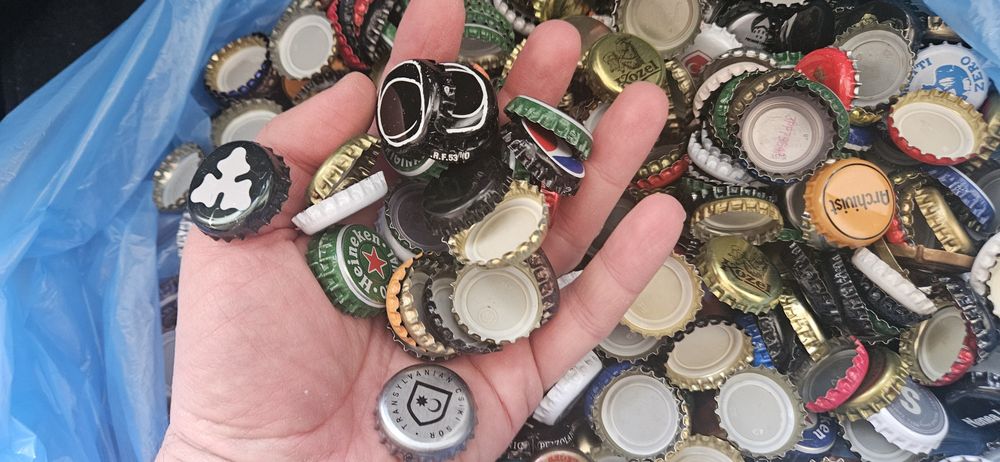 Capse sticle bere si suc diferite modele