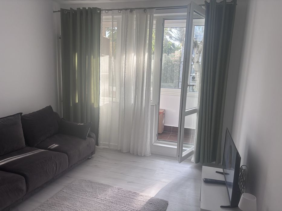Inchiriez apartament 3 camere