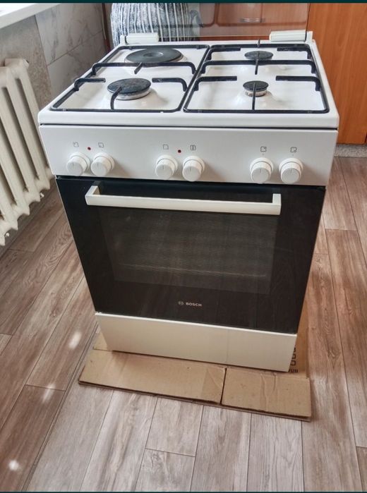 Срочно продам газ плиту BOSH