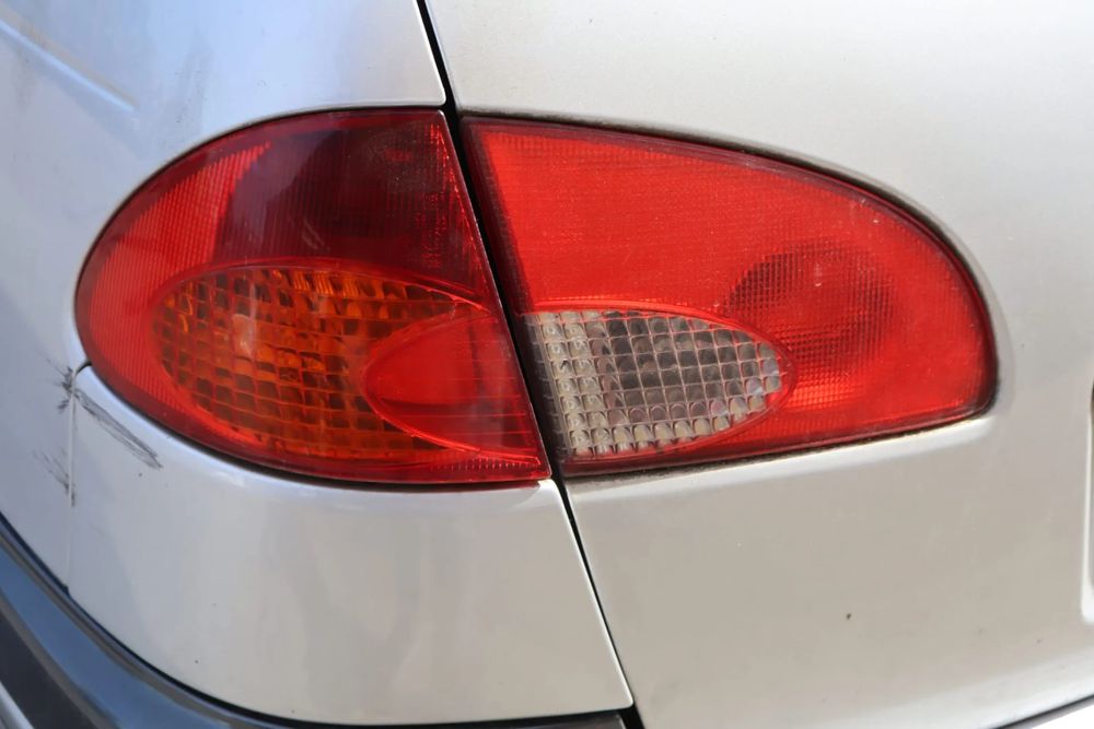 Lampa / Tripla stop stanga pe aripa Toyota Avensis 1999