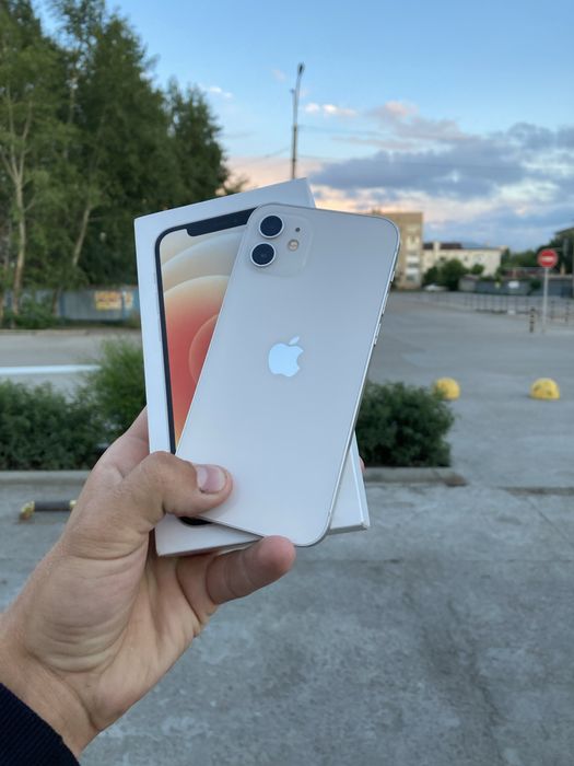 Продам iPhone 12