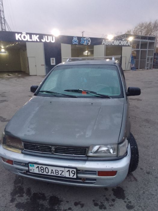 Митсубиси спейс вагон