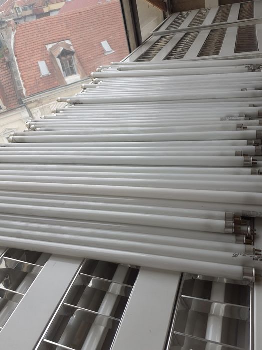 Осветителни тела за нощно шкафче.