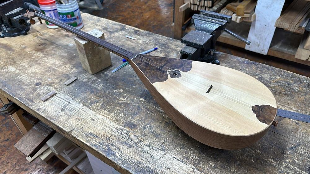 Домбыра сатылады