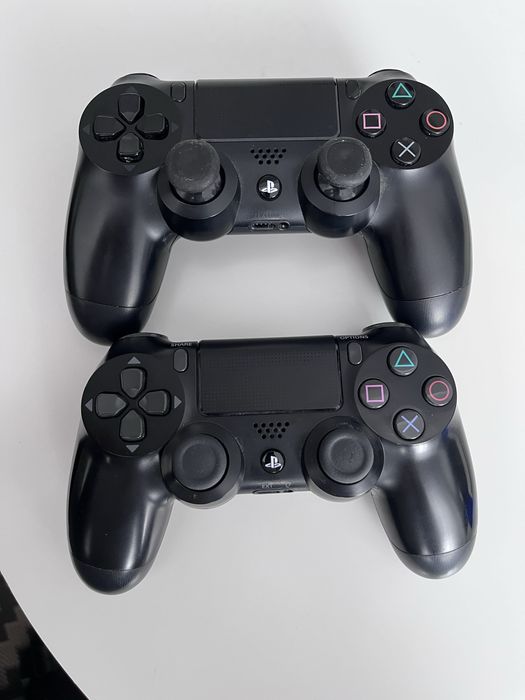 Set 2 Controllere PS4 (DualShock 4) – Stare utilizată