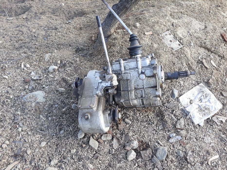 Cutie viteze aro 4 + 1 trepte.