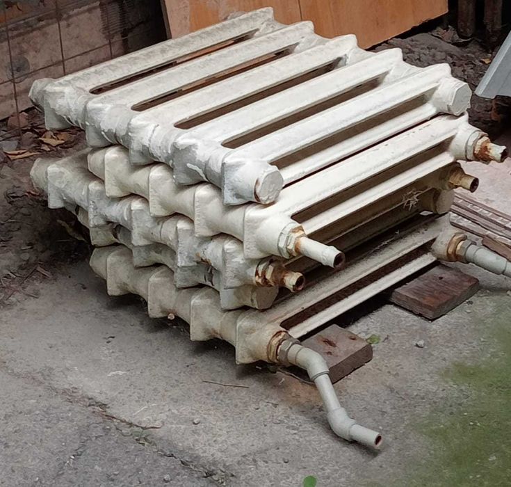 Продам чугунные батареи (радиаторы отопления)