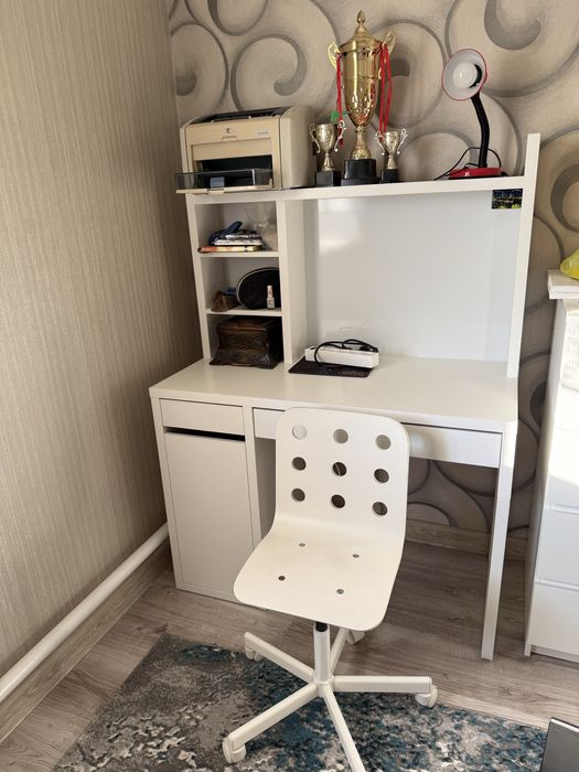 Икеа шкаф и стол со стульем