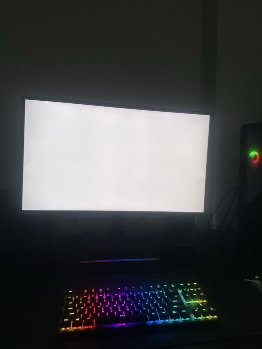 Monitor Samsung 32” UHD/4k, IPS, profesional-stare foarte buna