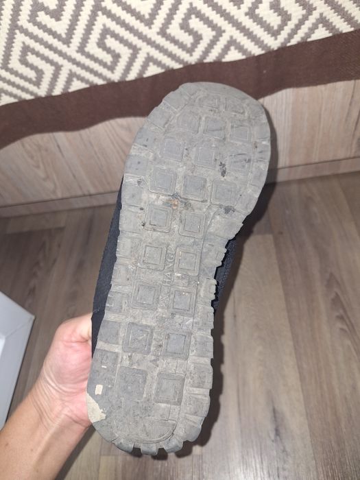 Продам  кроссовки Armani Exchange