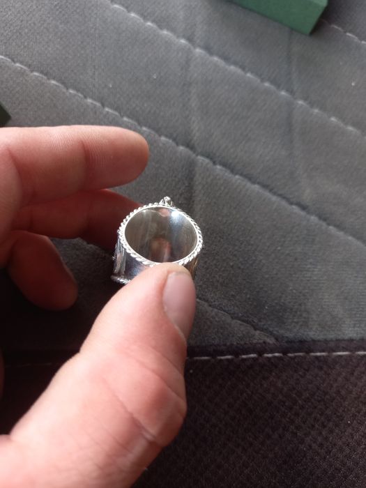 Продам серебряный перстень!