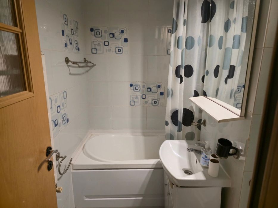 Închiriez apartament cu doua camere pe str Banca-Națională
