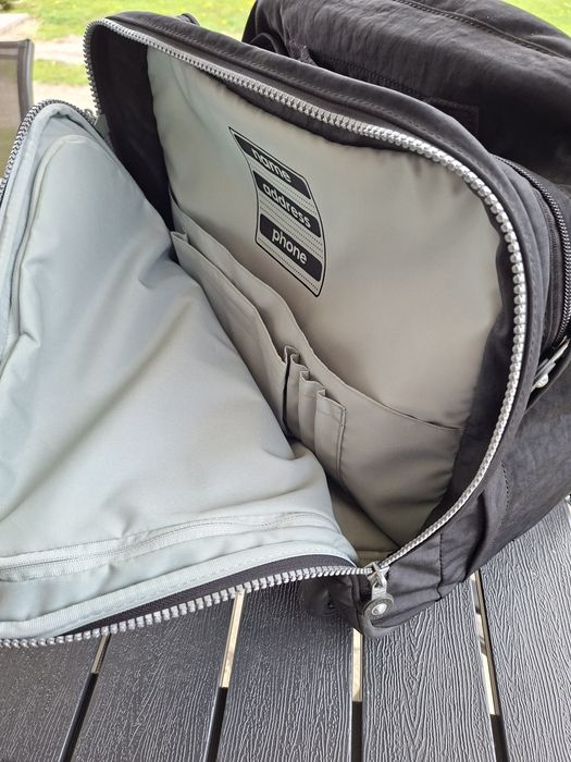 Troller Kipling cu protecție laptop