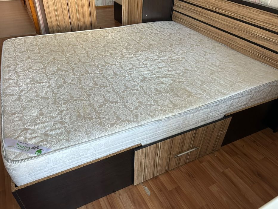 Продам спальный гарнитур