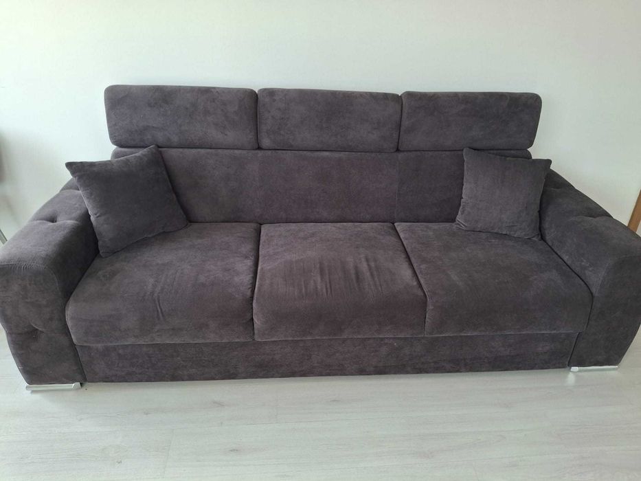 Vand canapea extensibila noua, culoare neagra, cu ridicare din Sibiu, zona Strand