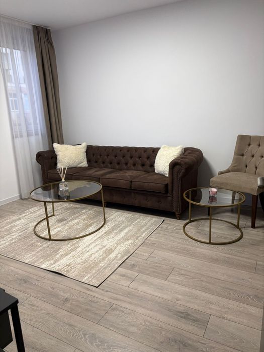 Apartament cu 3 camere decomandate, central, disponibil imediat