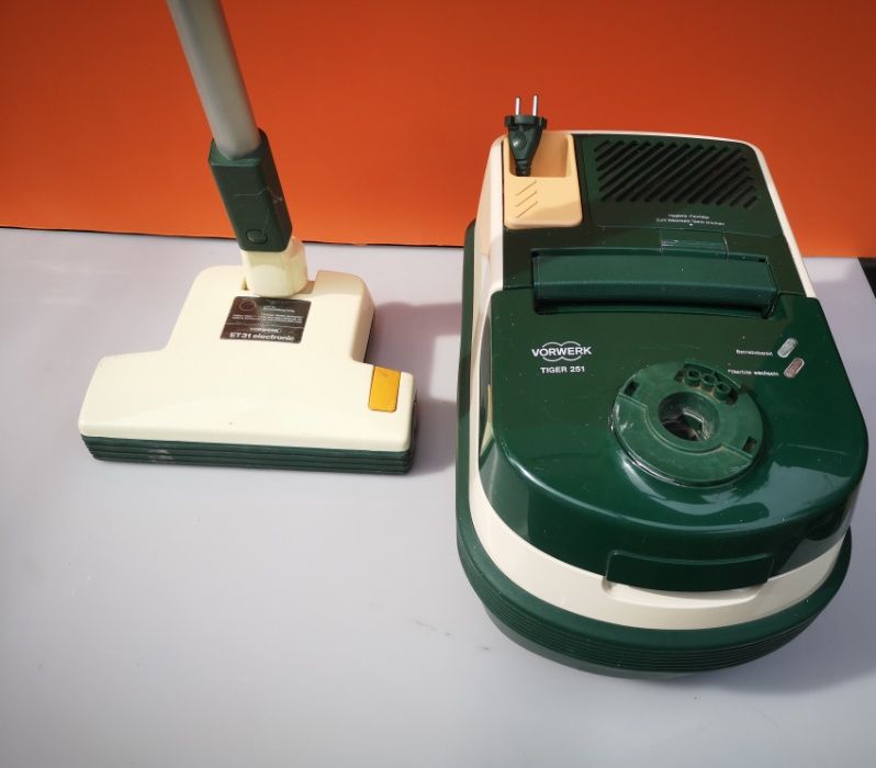 Прахосмукачка Vorwerk Tiger 251 + Електрическа четка Vorwerk ET31