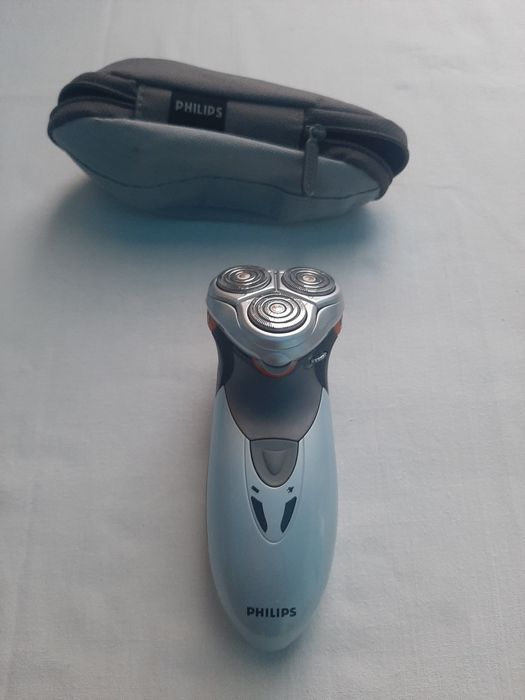 Продам Электробритву PHILIPS