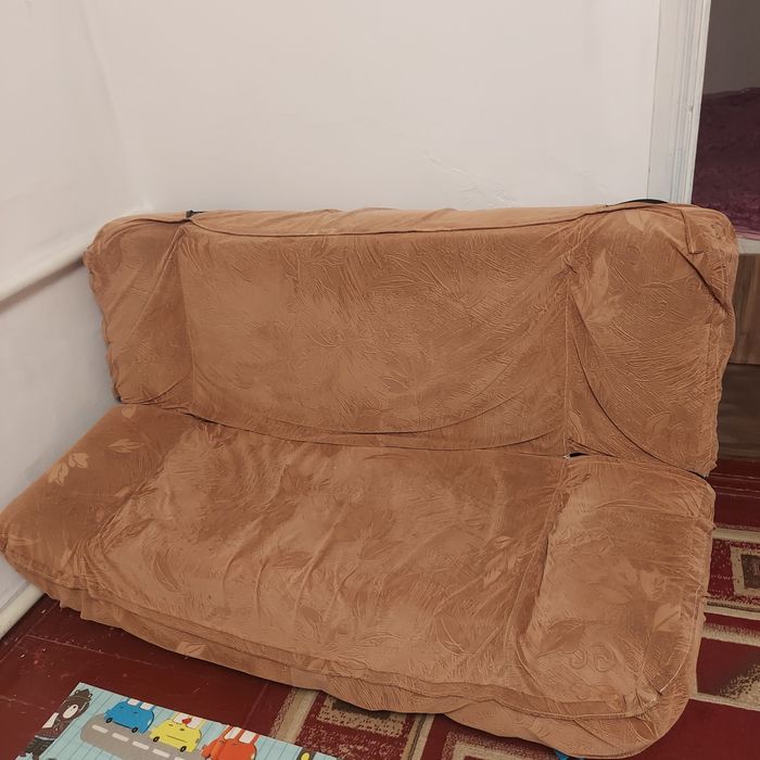 Срочно продам диваны тройка