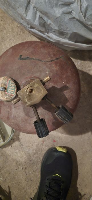 Vând butelie de voiaj cu doua arzătoare.