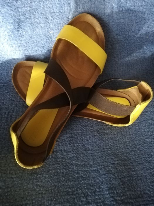 Жълти сандали, като нови