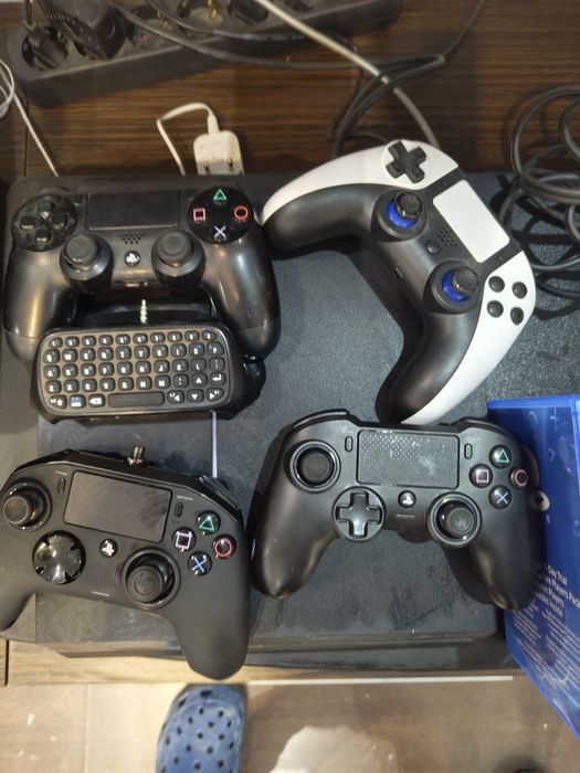 PlayStation 4, 500gb  + 4 controlere+ 2 jocuri + cablu adaptor PS vr