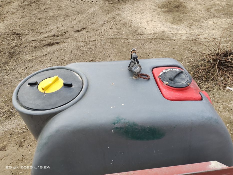 Traktor va avxu sotiladi