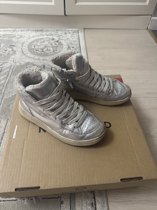 Отдам зимнюю обувь 36р