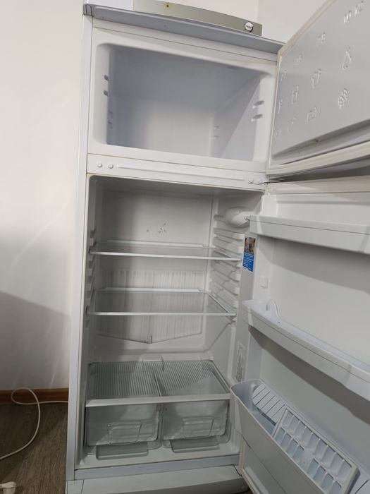 Продается холодильник Indesit