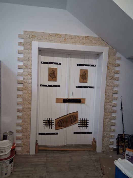 Usi rustice din lemn masiv