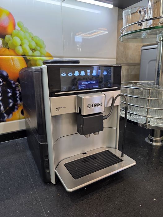 Кофемашина Bosch VeroBarista 600 (полностью автоматическая).