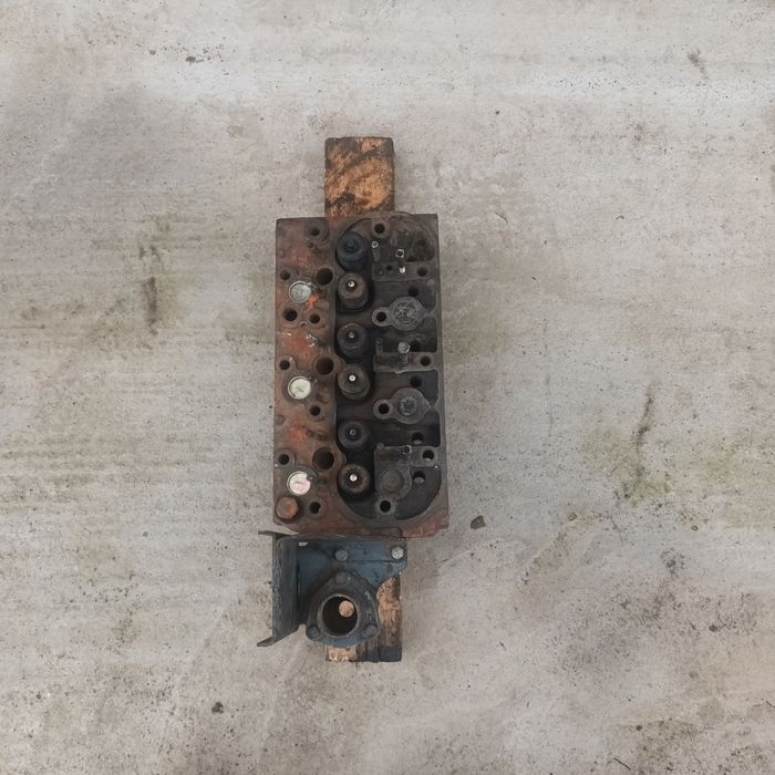 Chiulasa fiat 445 și 2 cilindri hidraulici subtiri de 2 m închis  !