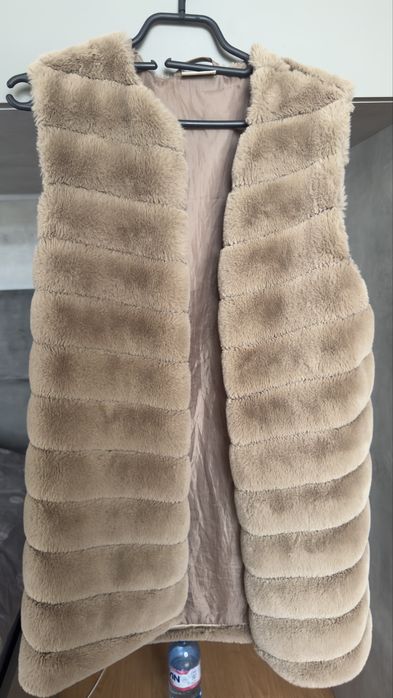 Пухкав кафяв елек