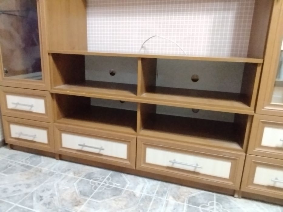 Продается стенка с местом под телевизор