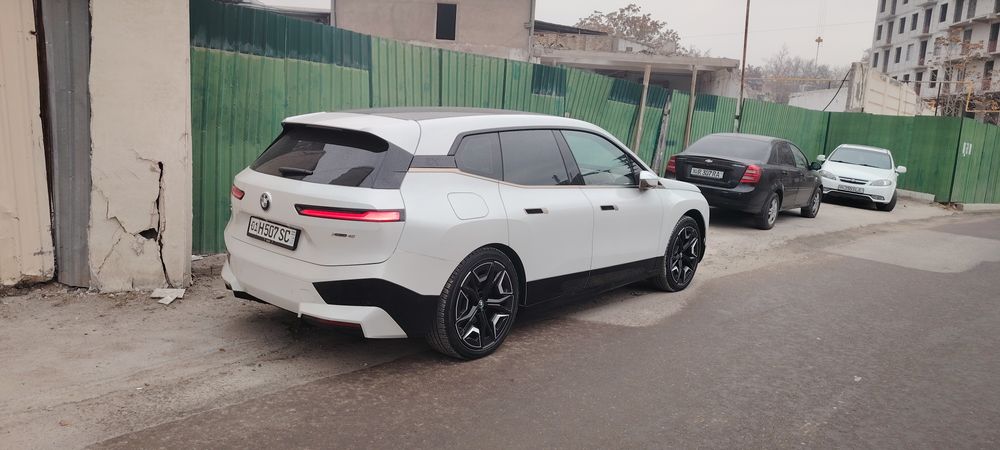 Продаётся BMW IXDRIVE40
