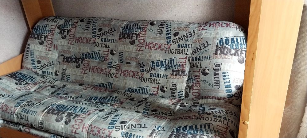 Двухъярусную кровать