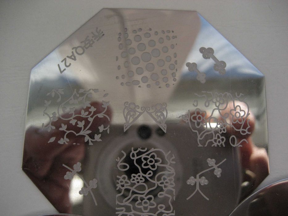 плочки и печат за нокти