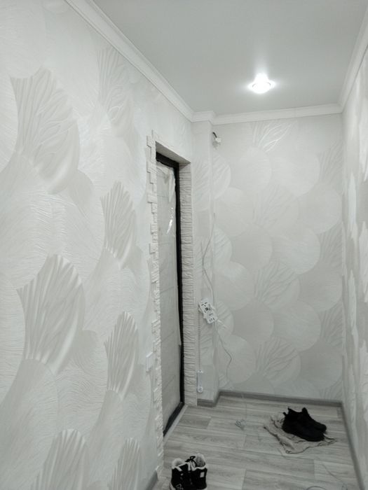 Поклейка обоев, шпаклёвка стен