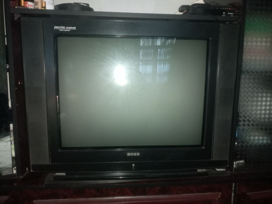 Boss Televizor sotiladi