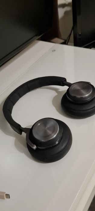 Casti Bang and Olufsen H9