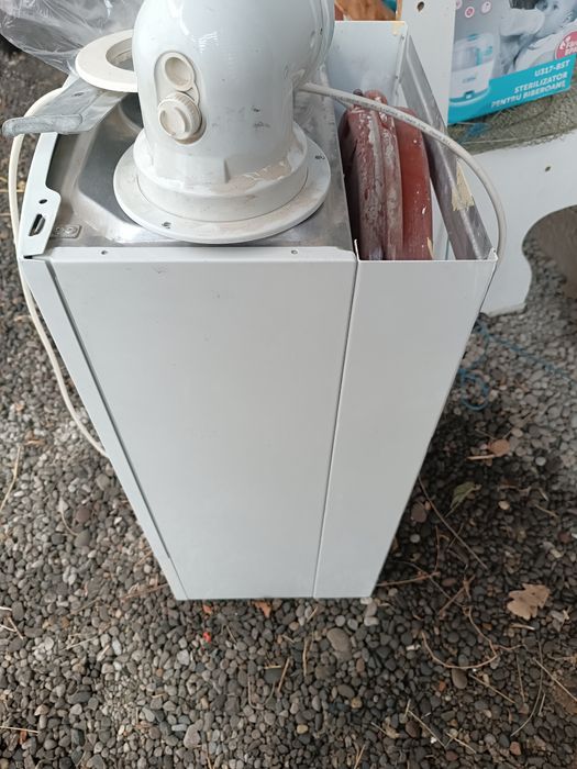 Vând centrala Boss în stare bună de funcționare.verificata recent