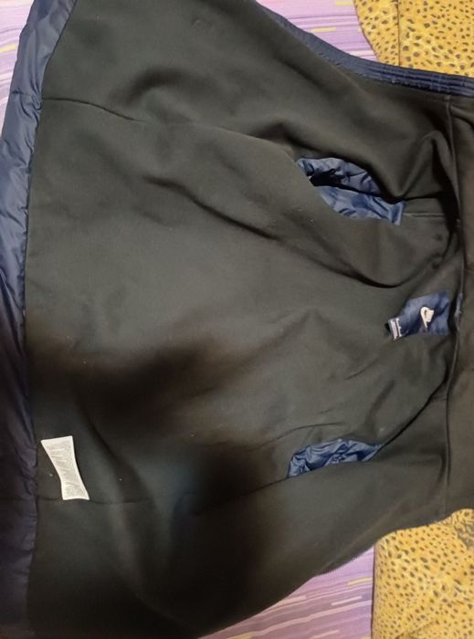 Geaca Nike cu glugă

Fără defecte