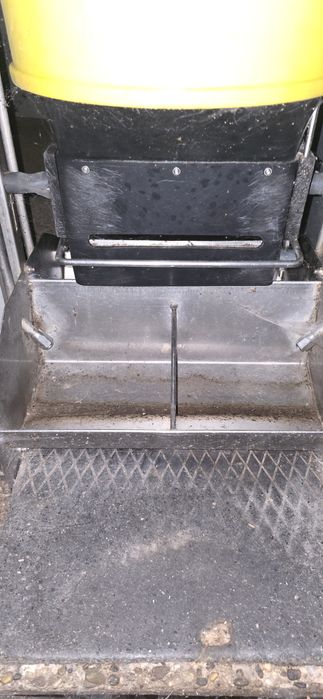 Hala de porci la ingrasare completa 1500 capete siloz furajare ventila