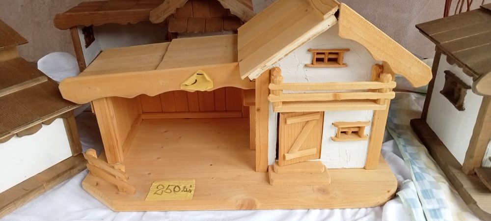 Vând Iesle confecționate manual