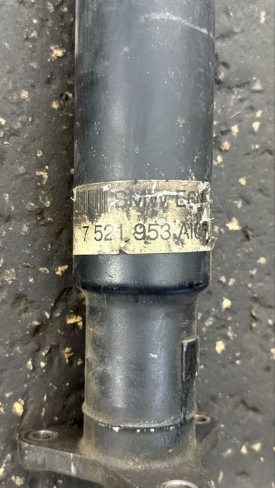 Кардан за БМВ 5 Серия Е60 Е61 530д 530d ръчка Manual Drive