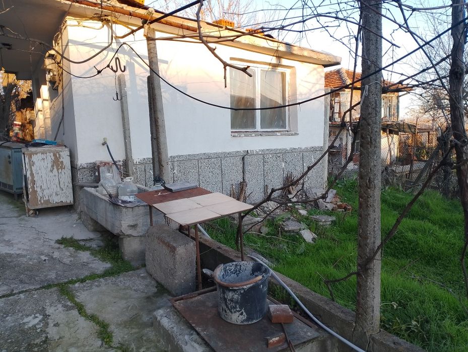 Продава се къща близо до центъра