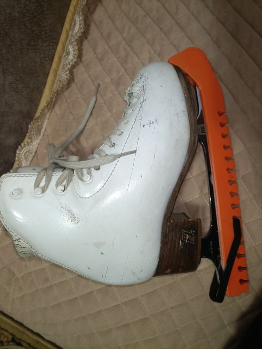 Продам коньки  для фигурного катания