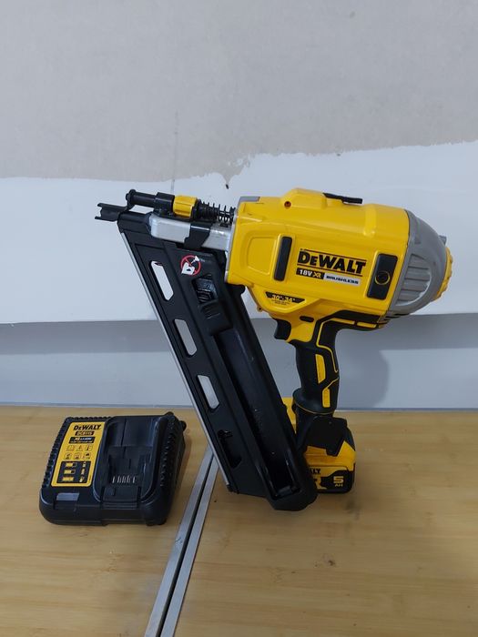 Dewalt pistol bate cuie 9cm