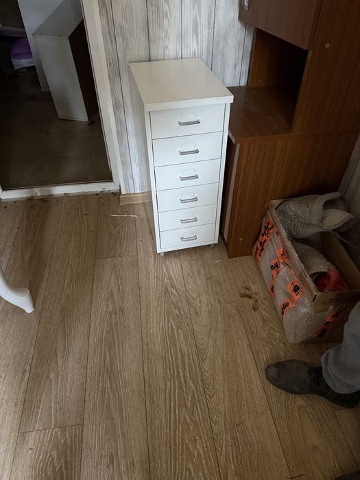 Столове Оборудване за маникюрист козметик масажист